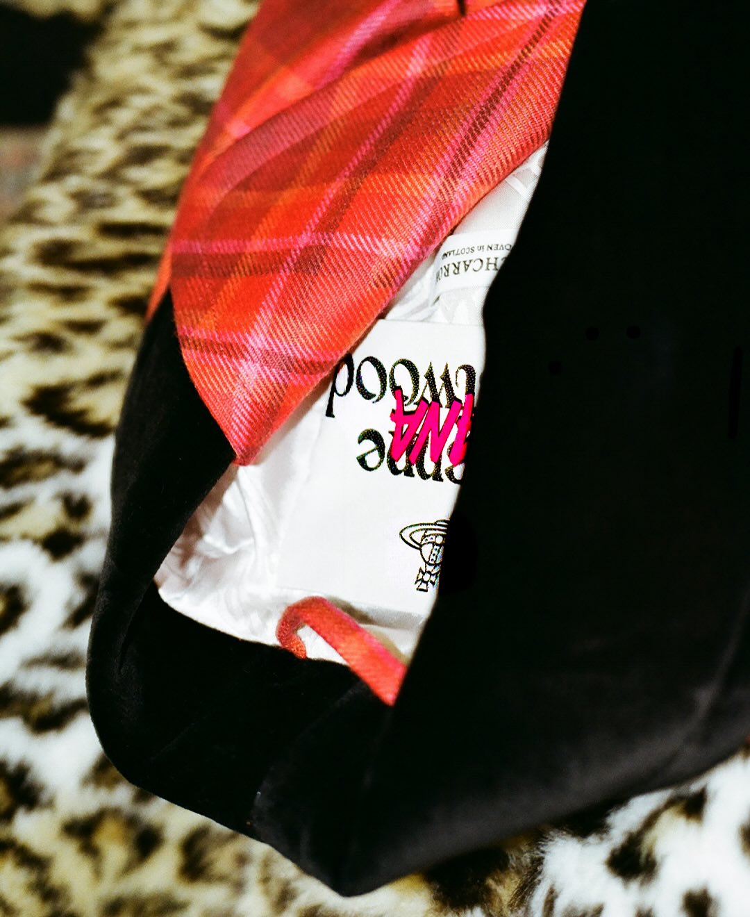 만화 <나나>가 25주년을 맞아 비비안 웨스트우드와 특별한 협업 선보인다